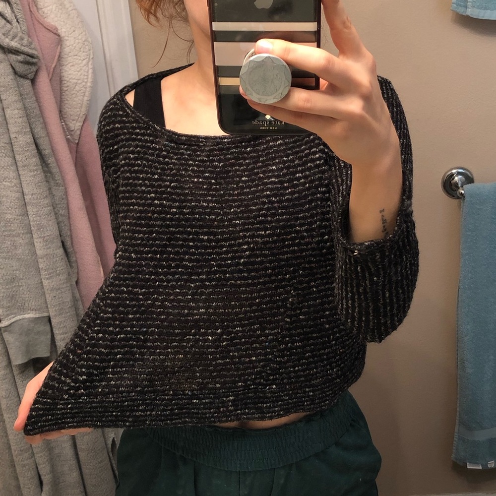 Crop Sweater - Picture 4 of 4